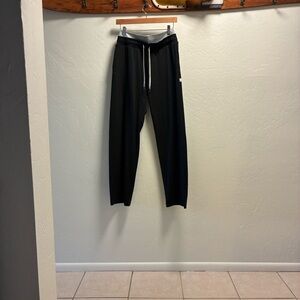 Vuori Black straight legged yoga pants, size small